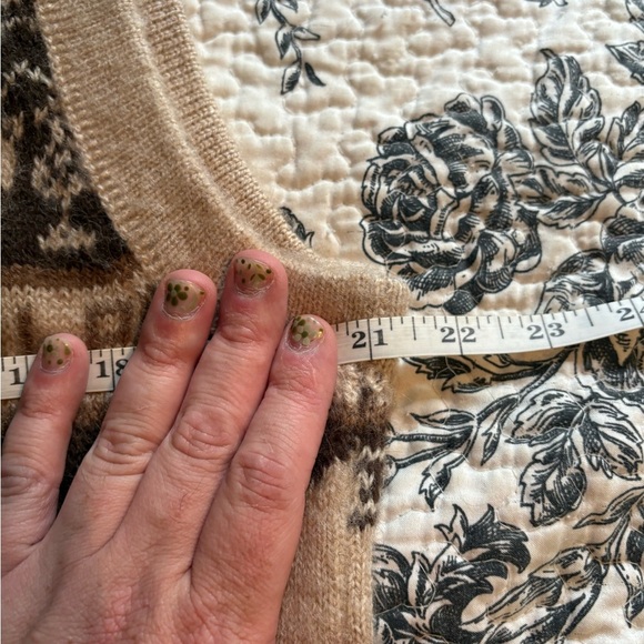 Men's Beige Alpaca Wool Vest - Picture 5 of 6